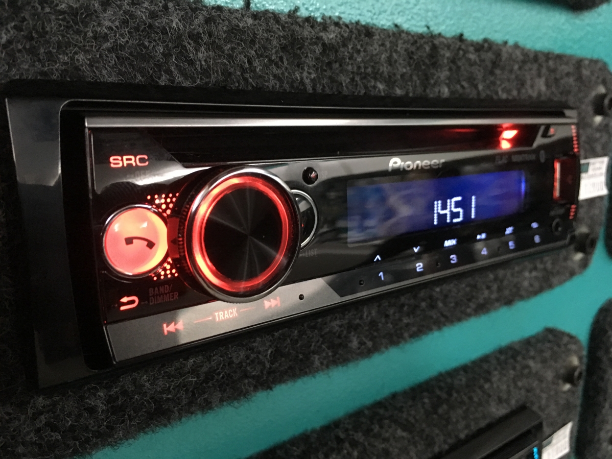 Din Schacht Autoradio 
<br>Radio mit neuster Technik in "Din 1" einbauen